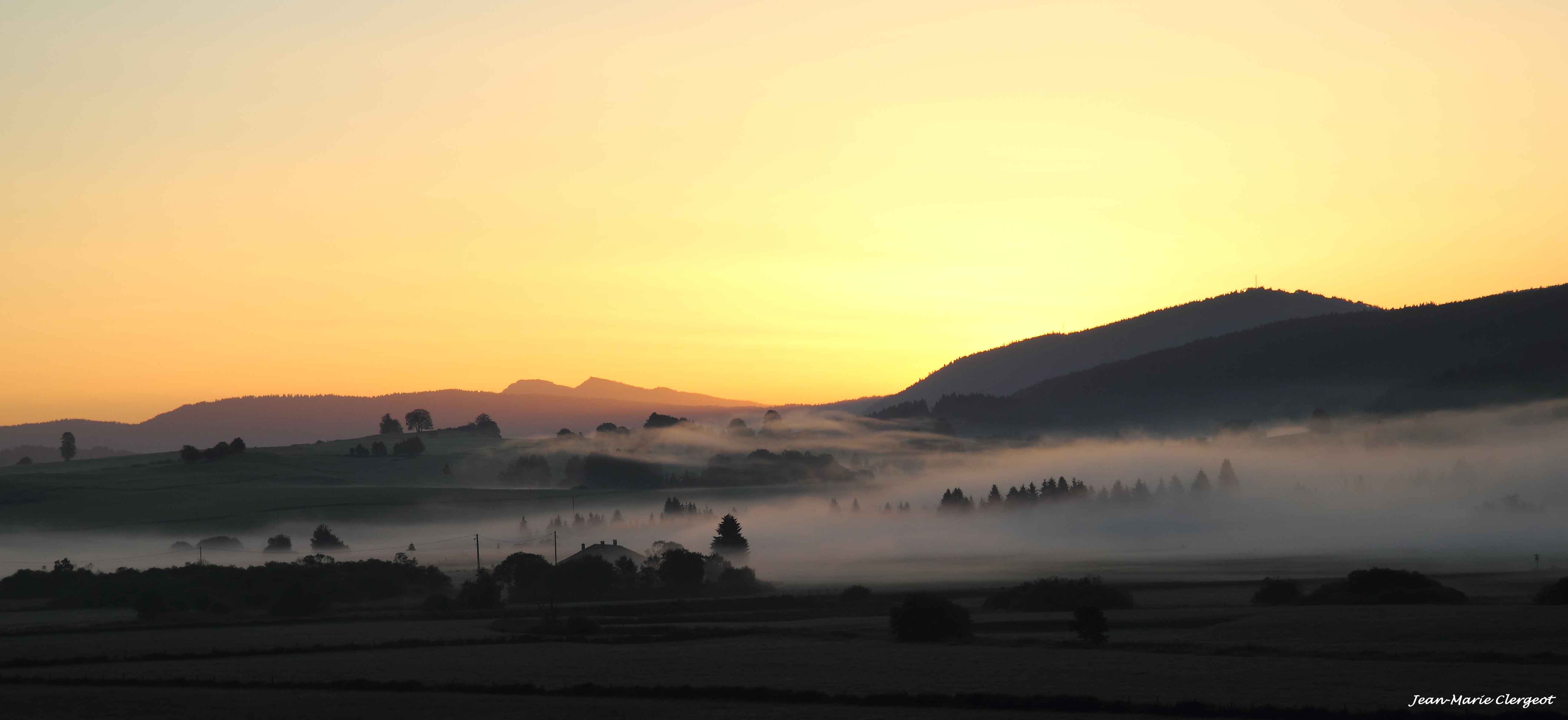 2012 0961 - (Mouthe) La vallée au petit matin