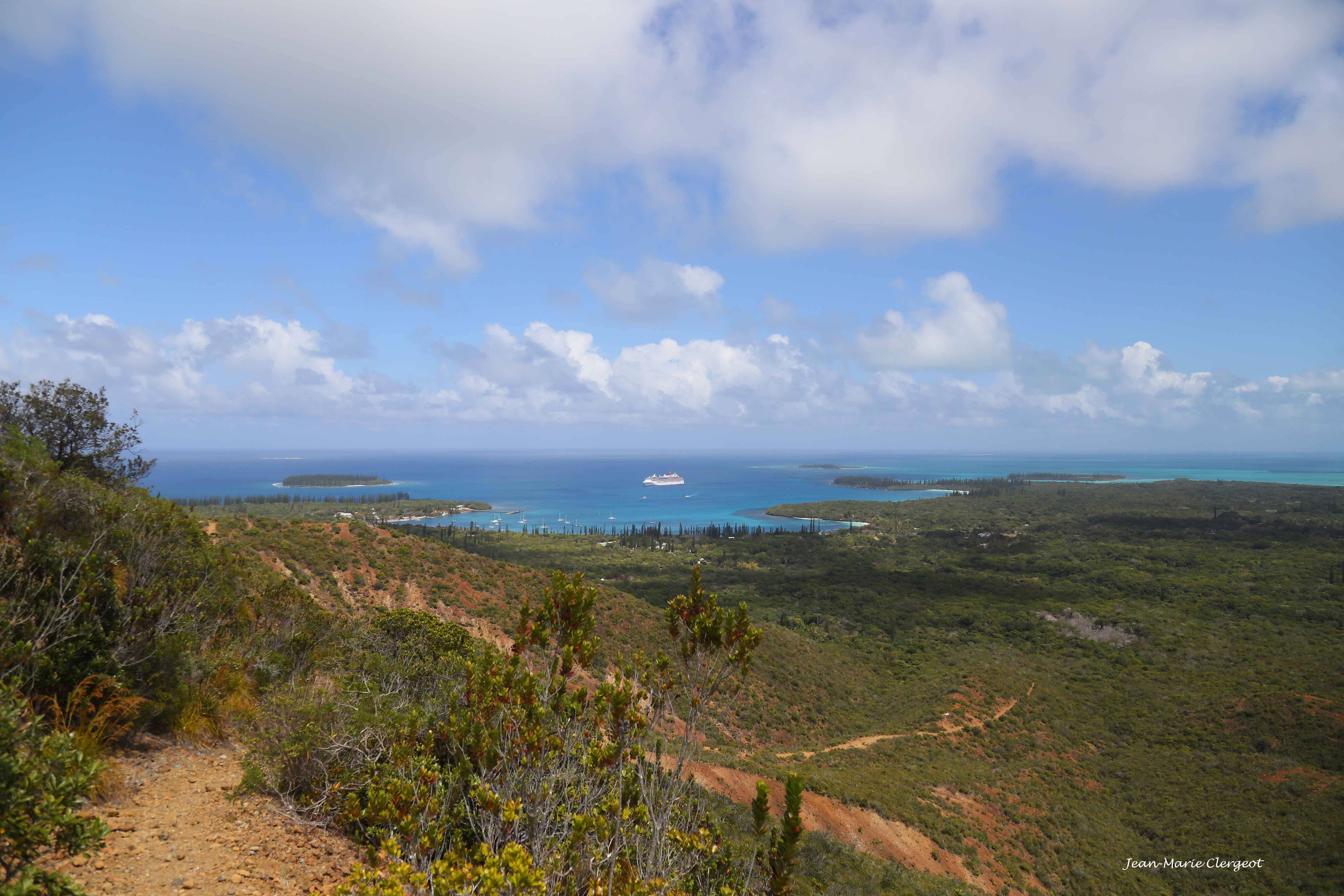 2015 2215 - (Kunyié ou Ile des Pins) Baie de Kuto et ilot Bayonnaise depuis le Pic Nga