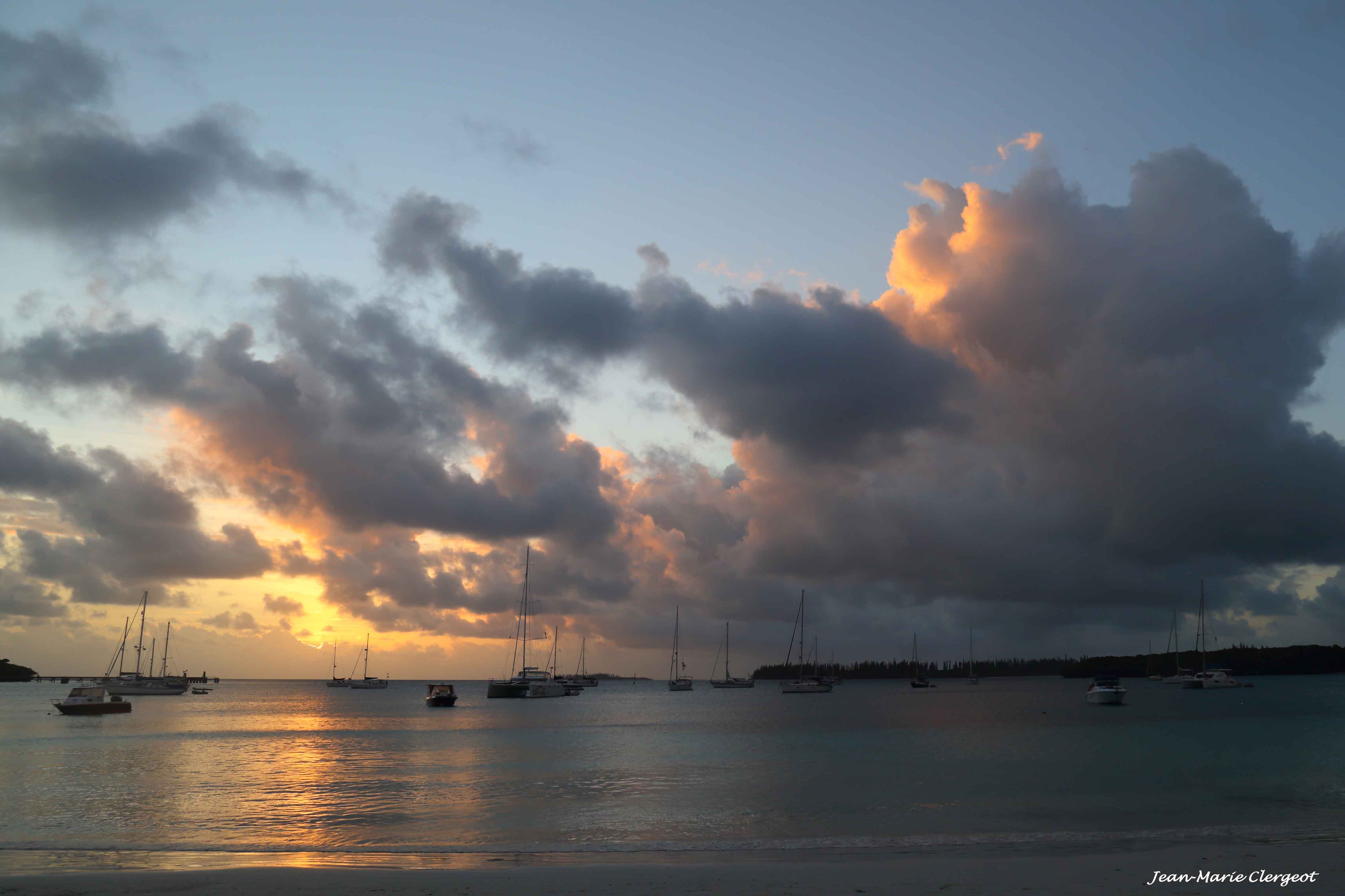 2015 2243 - (Kunyié ou Ile des Pins) Baie de Kuto - Deuxième coucher de soleil