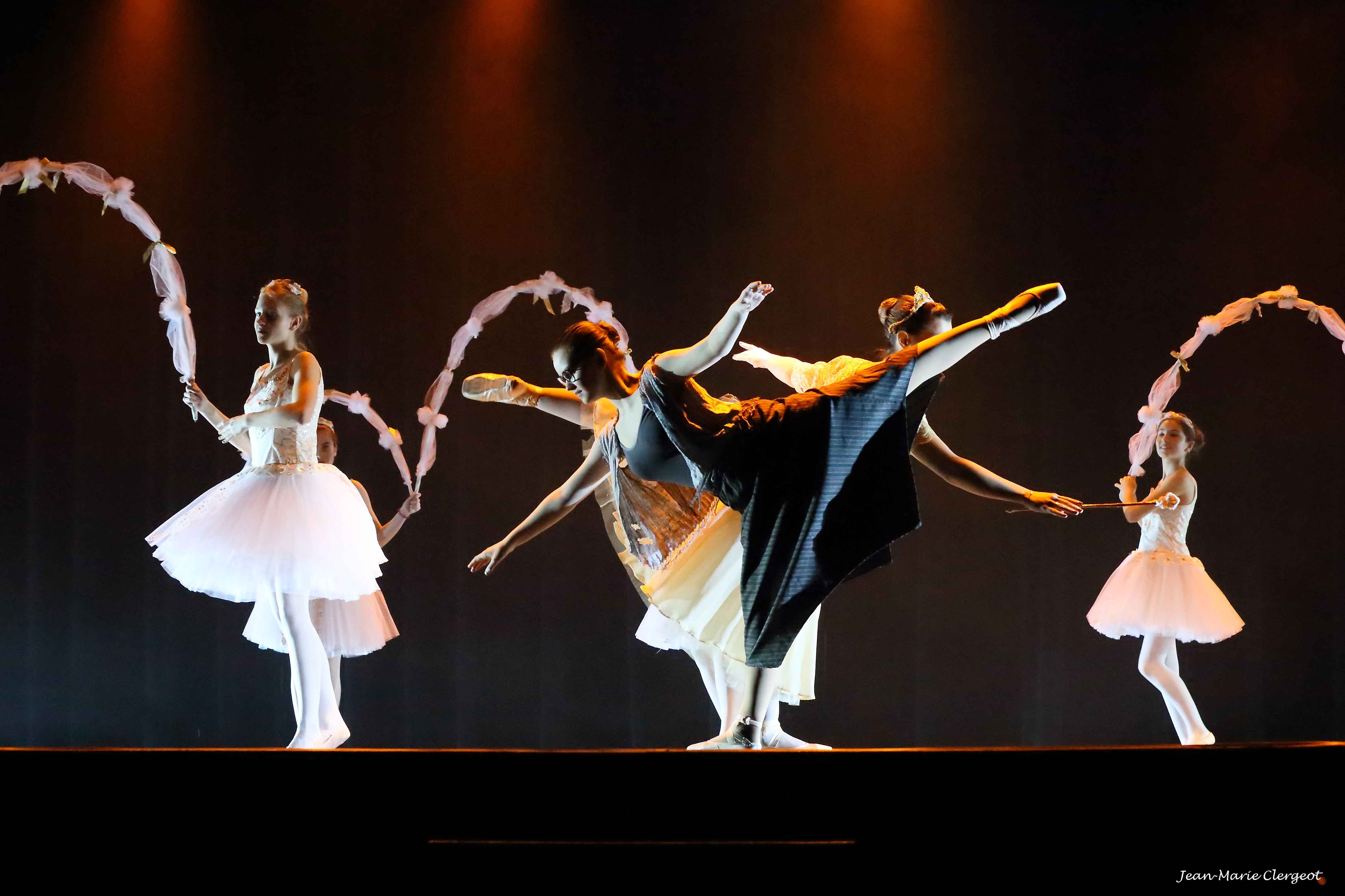 2017 1638rec - (Mantes-la-Ville) Gala de danse Téléthon - Cendrillon