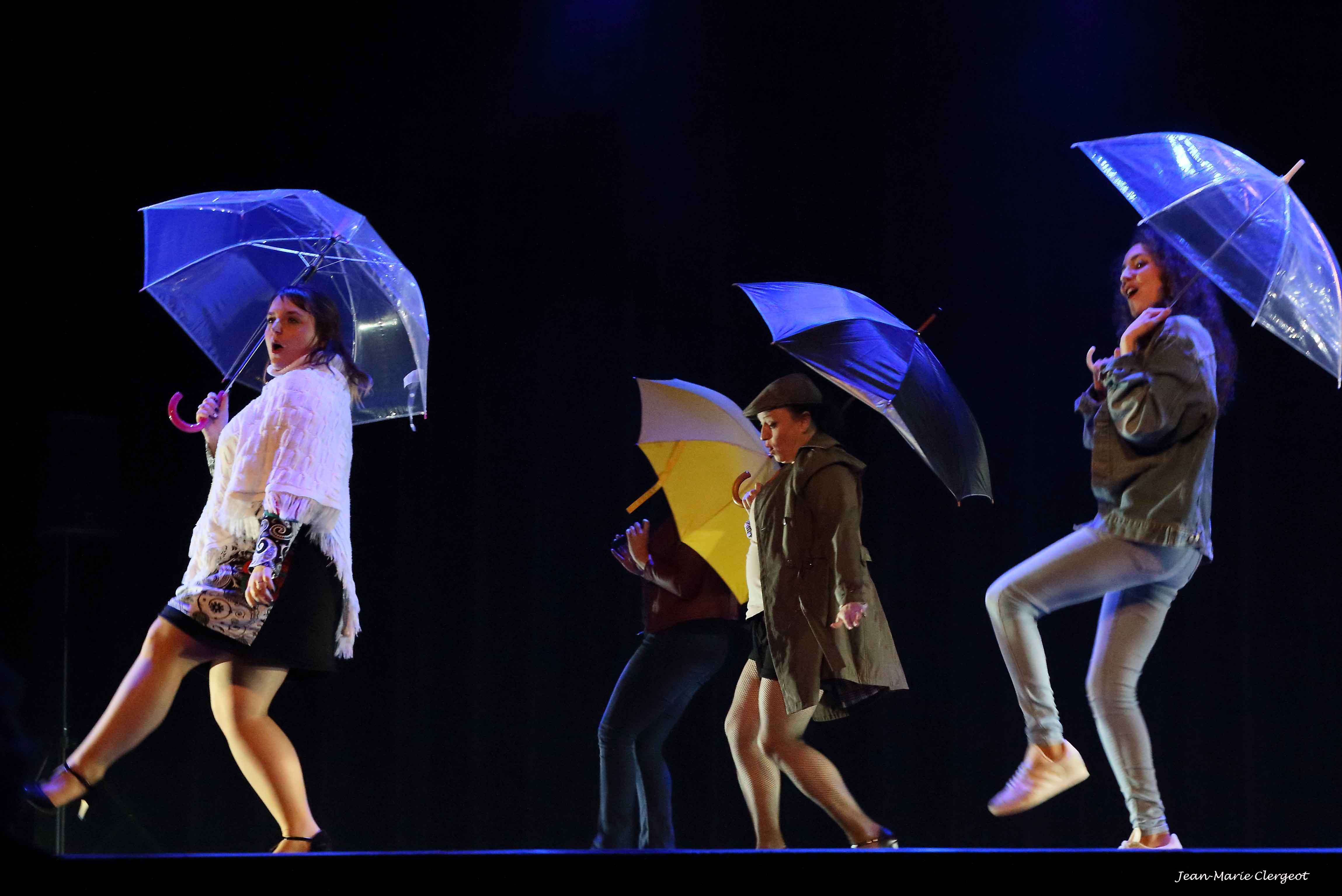 2017 1691 - (Mantes-la-Ville) Gala de danse Téléthon - Chantons sous la pluie