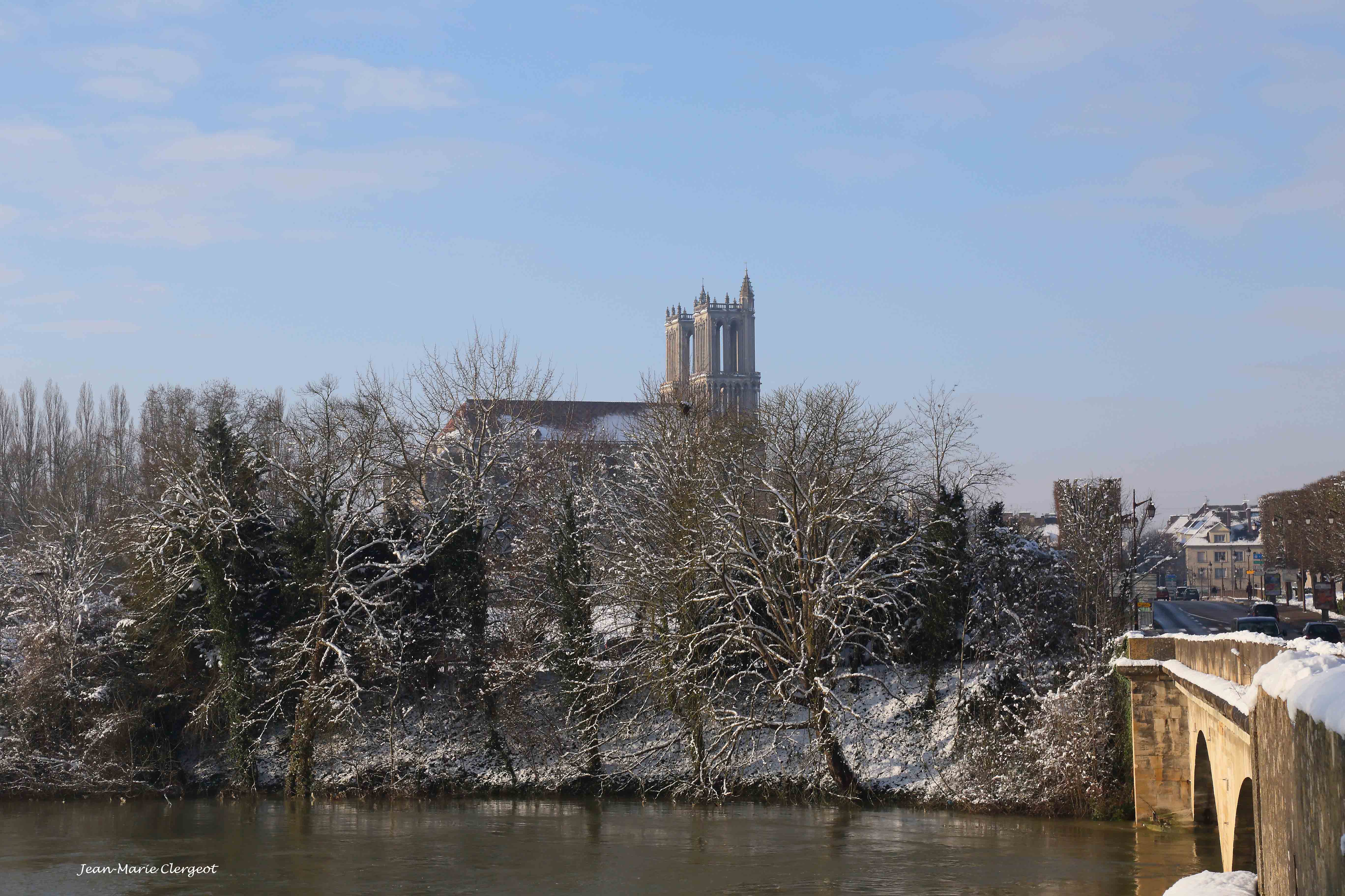 2018 0018 (Mantes-la-Jolie) La collégiale un jour de neige