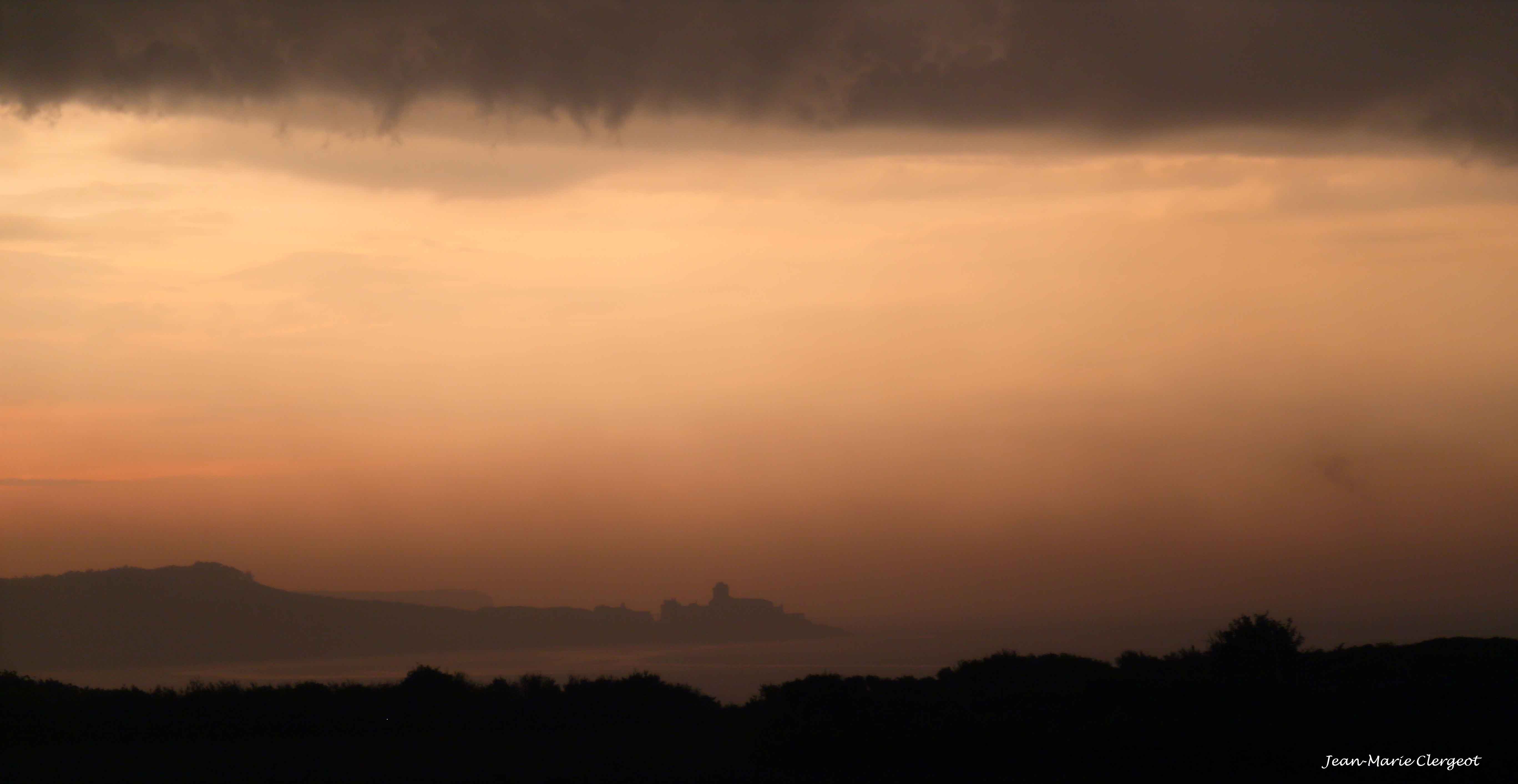 2018 0390 - (Saint-Cast-le-Guildo) Soir de pluie sur le Fort la Latte