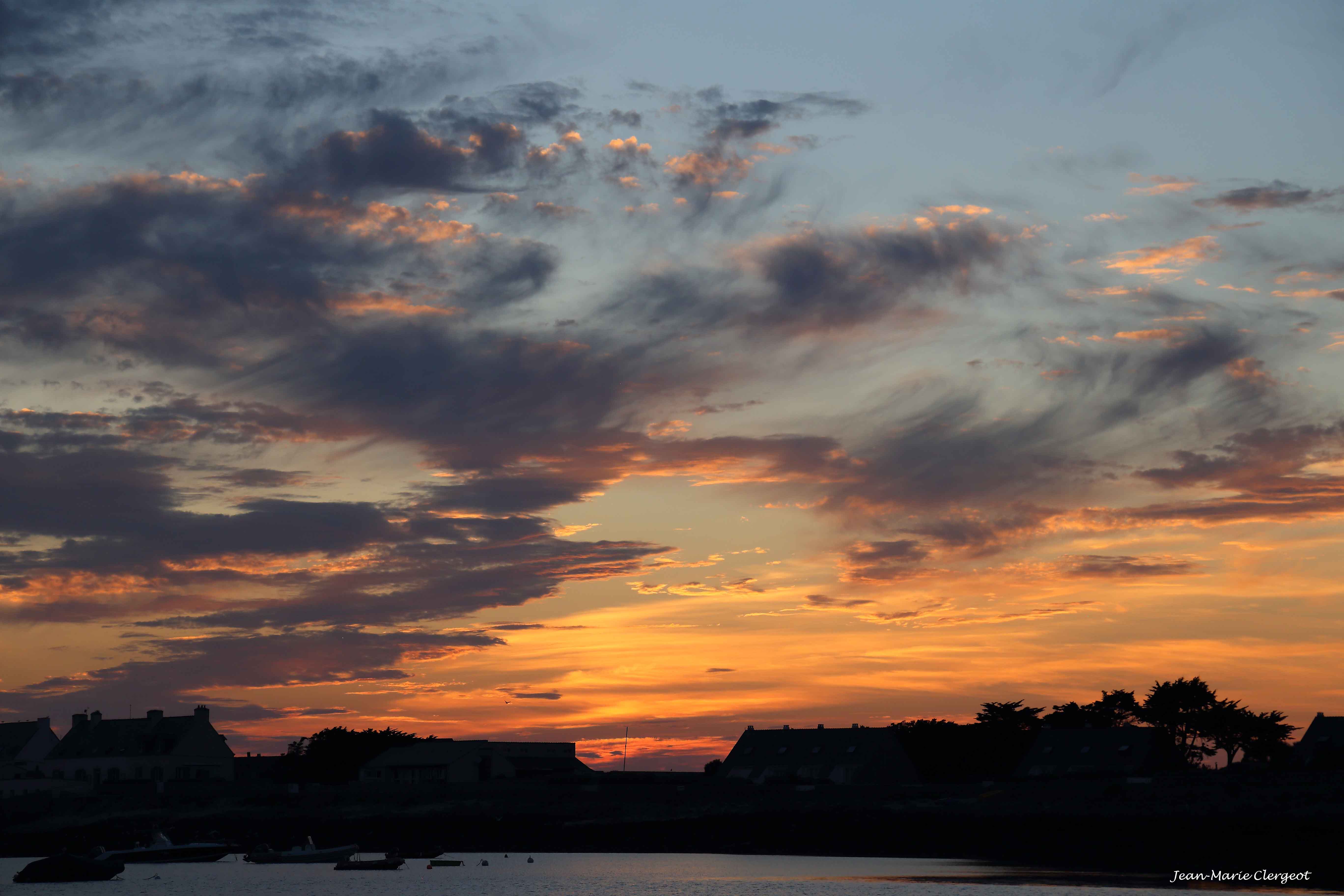 2018 0519 - (Les Glénans) Coucher de soleil sur l'Ile Saint Nicolas