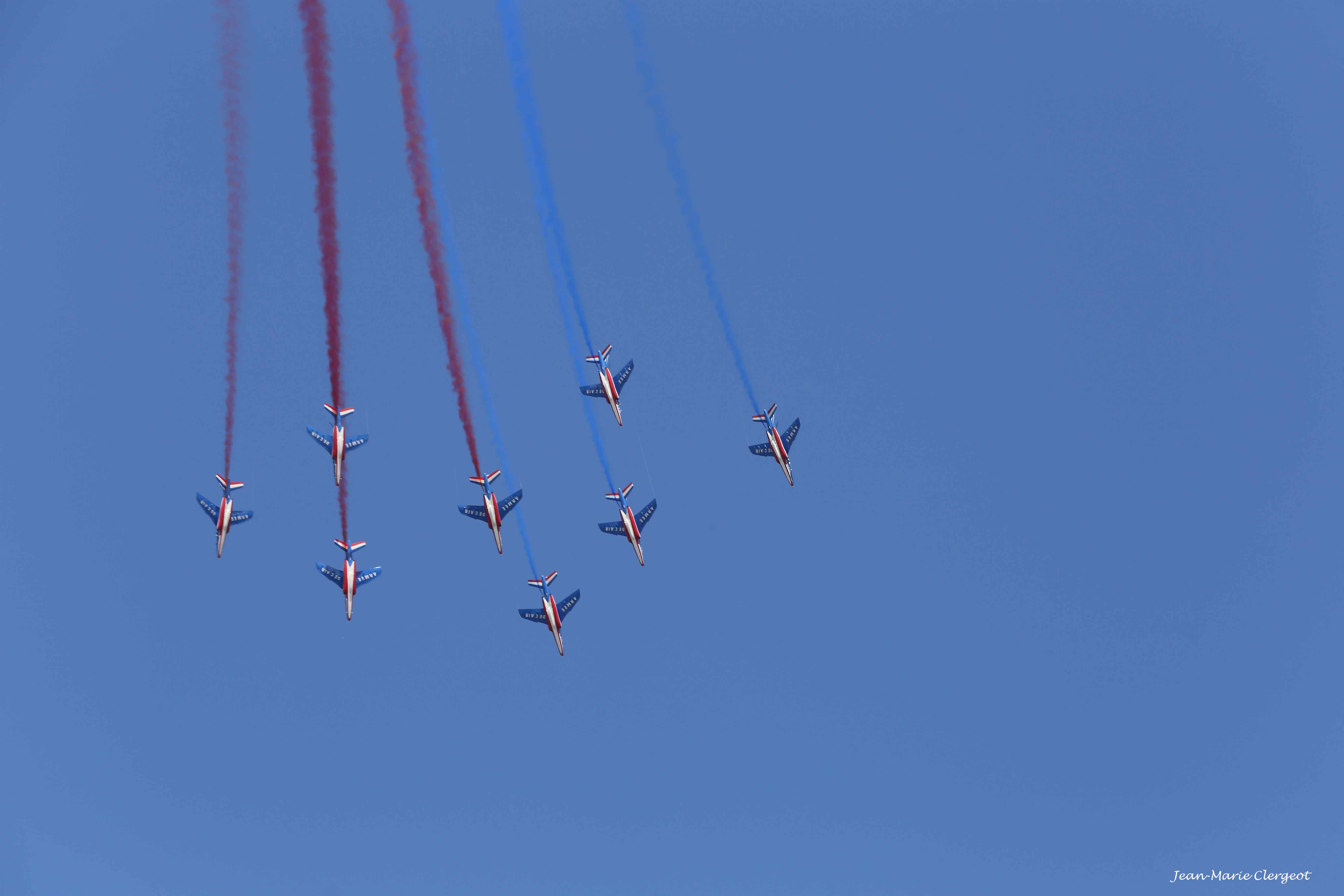 2018 0974 - (Les Mureaux) Fête de l'Air - La Patrouile de France - Piqué en formation