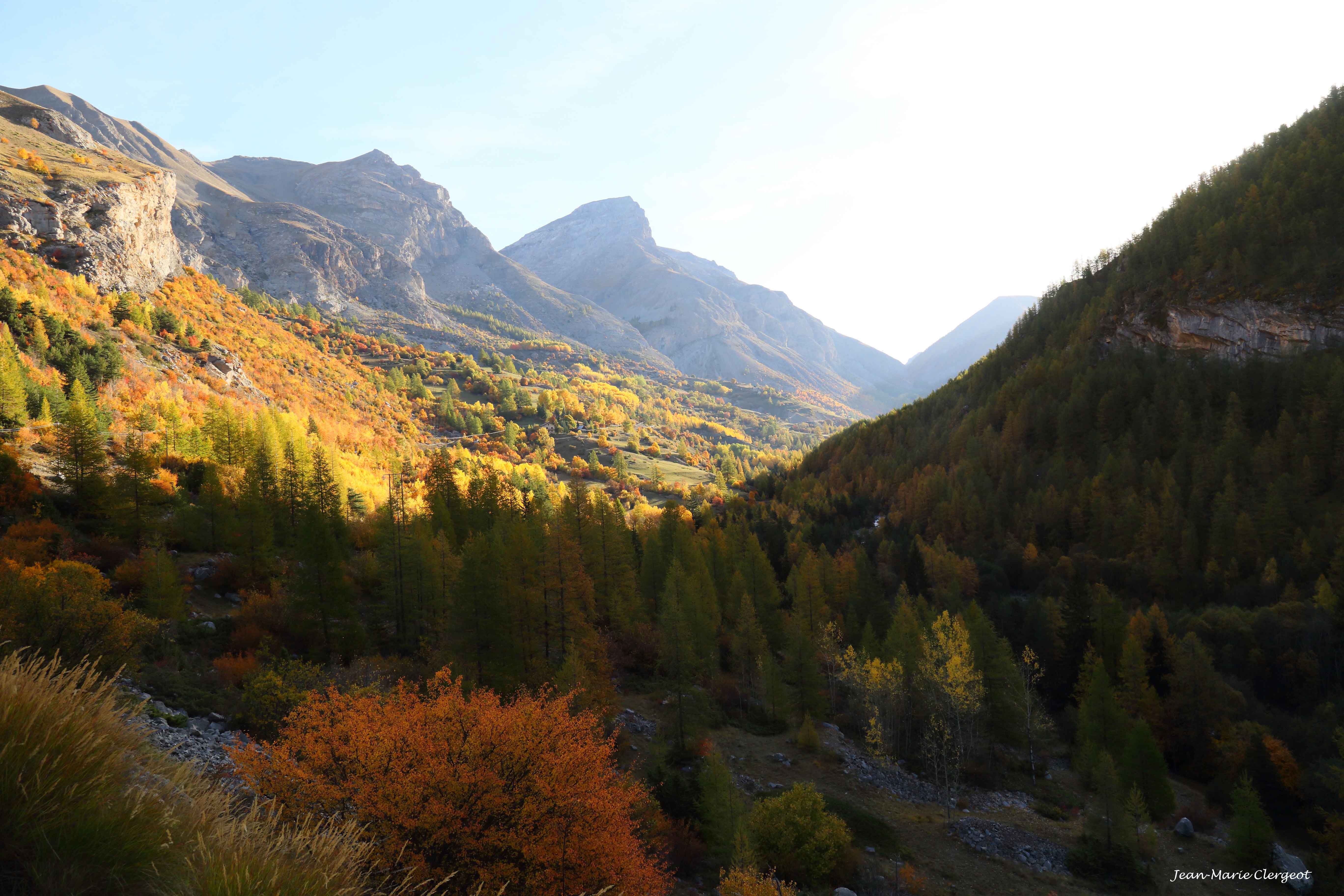 2018 1230 - (Col de la Cayolle) La vallée au petit matin