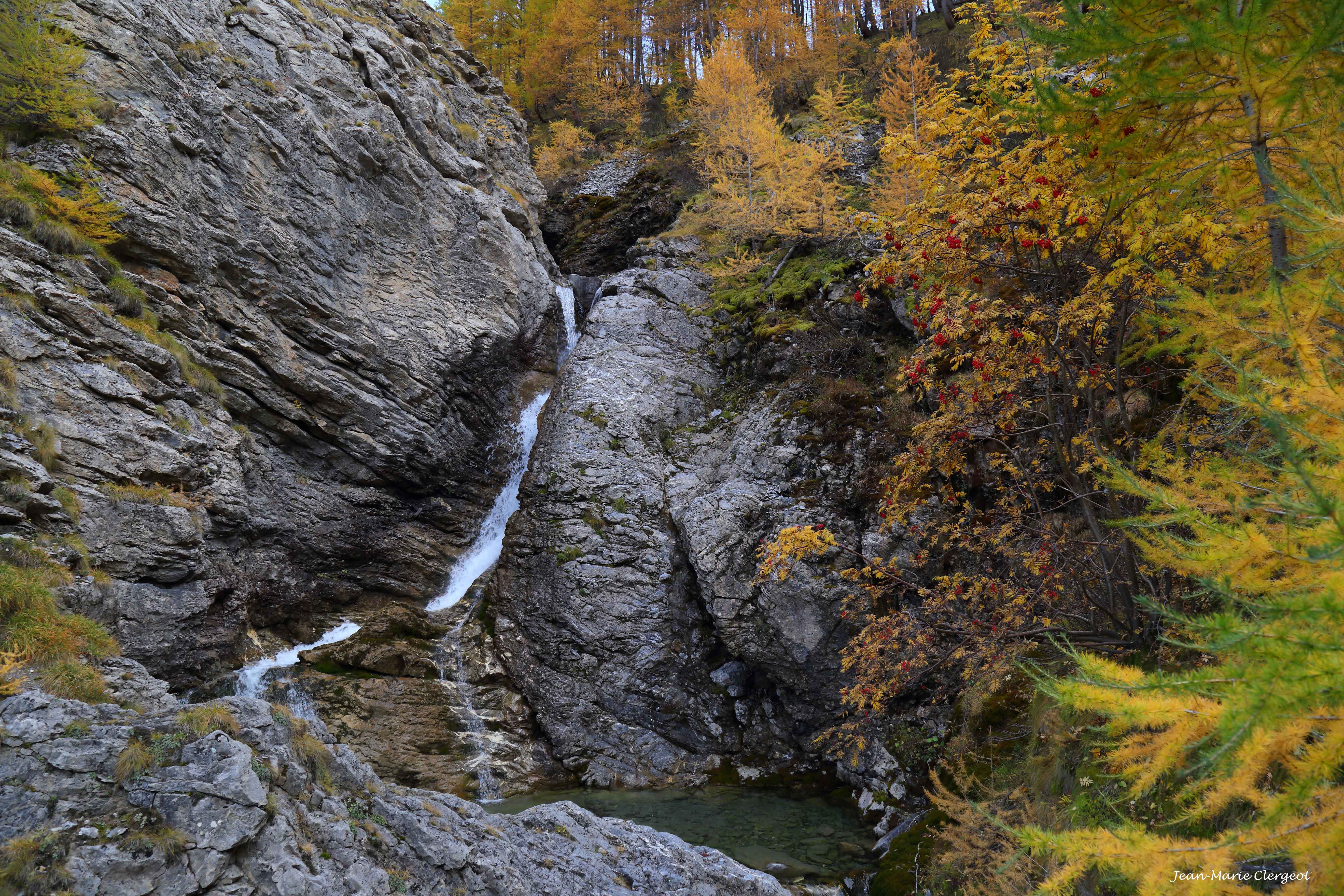 2018 1334 - (Col de la Cayolle) Cascade sur la D902 au Vieux Brec