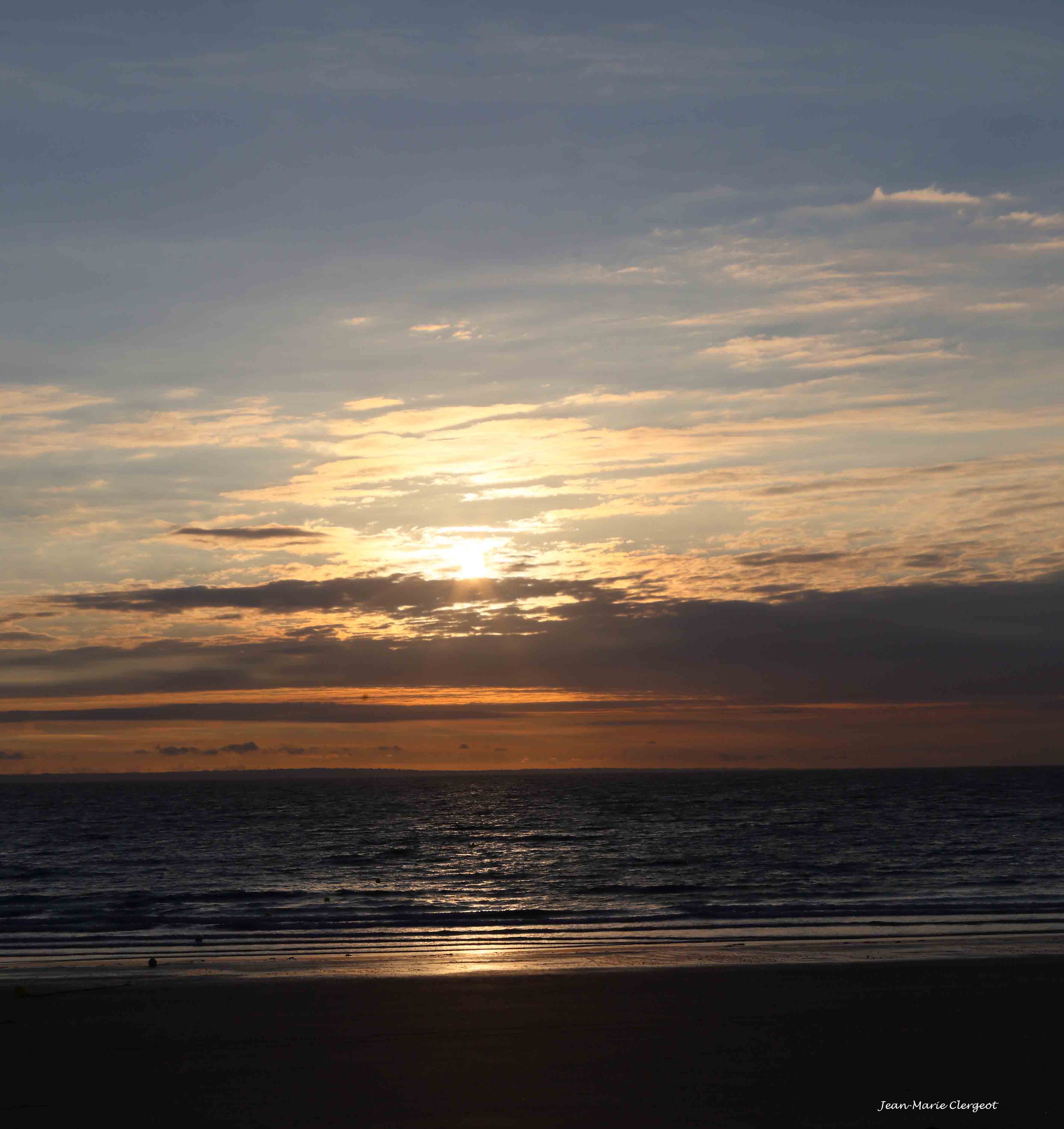 2019 0417 - (Erquy) La plage du Bourg au soleil couchant