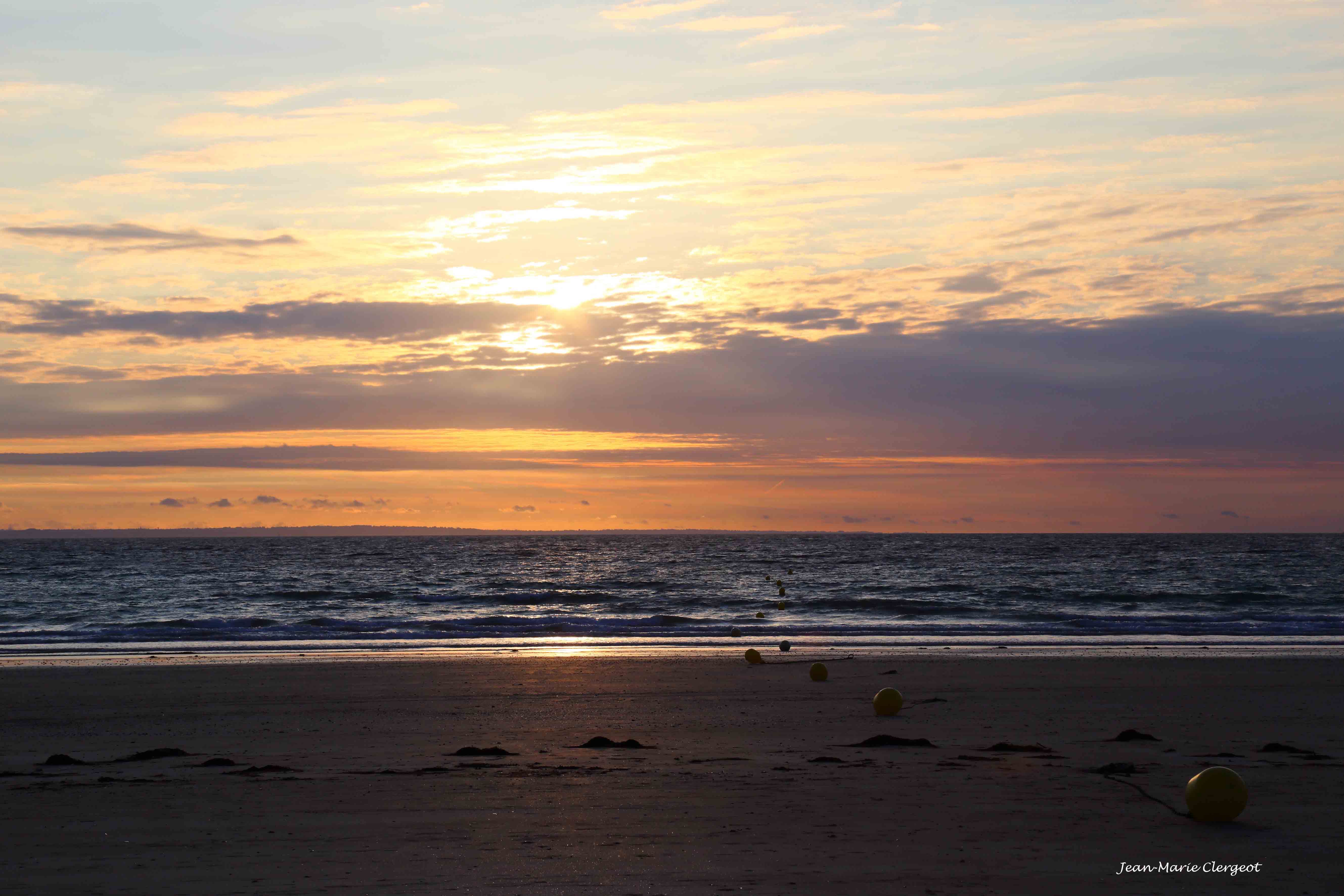 2019 0420 - (Erquy) La plage du Bourg au soleil couchant