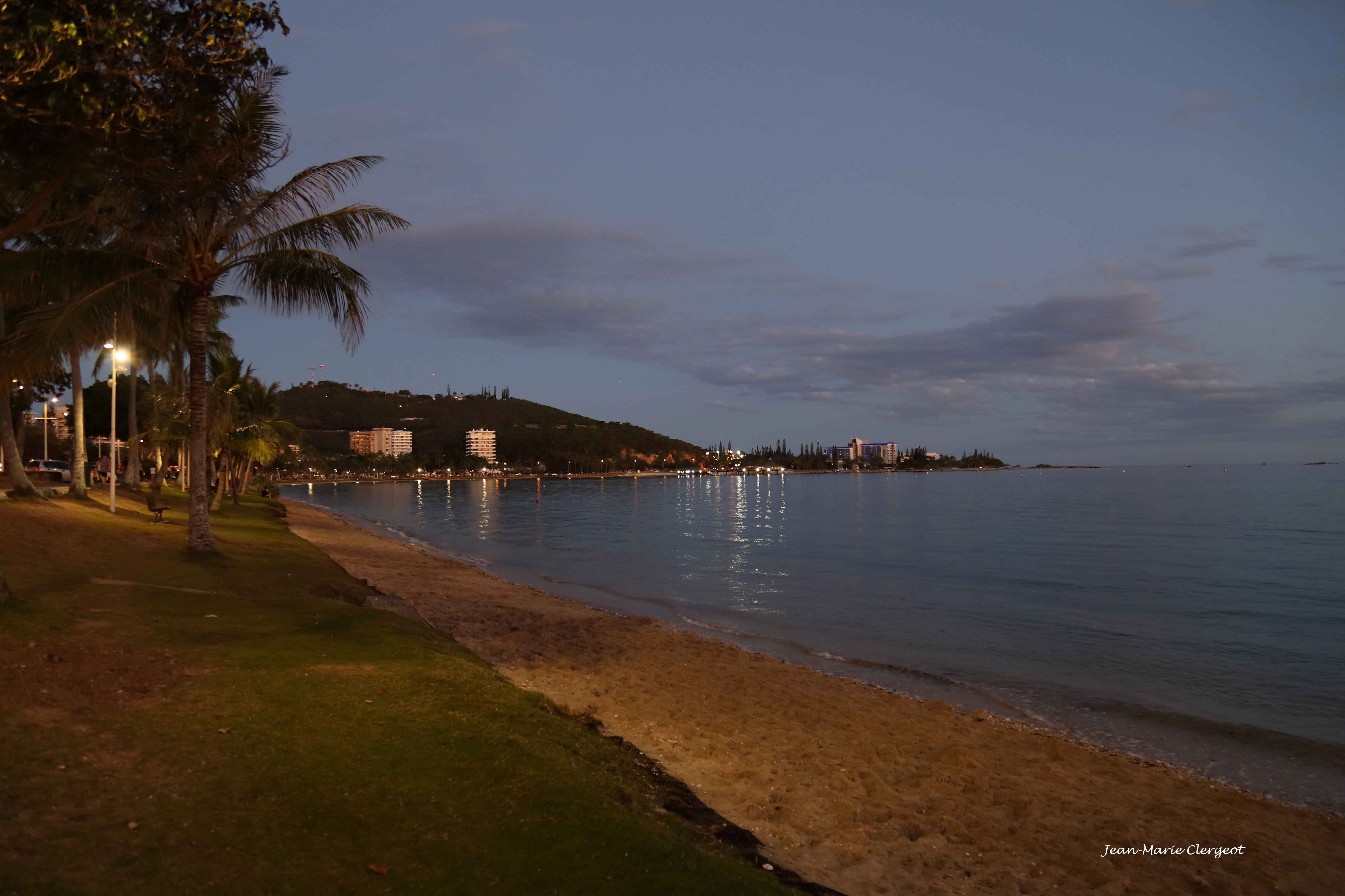 2019 0951 - (Nouméa) La plage de l'Anse Vata