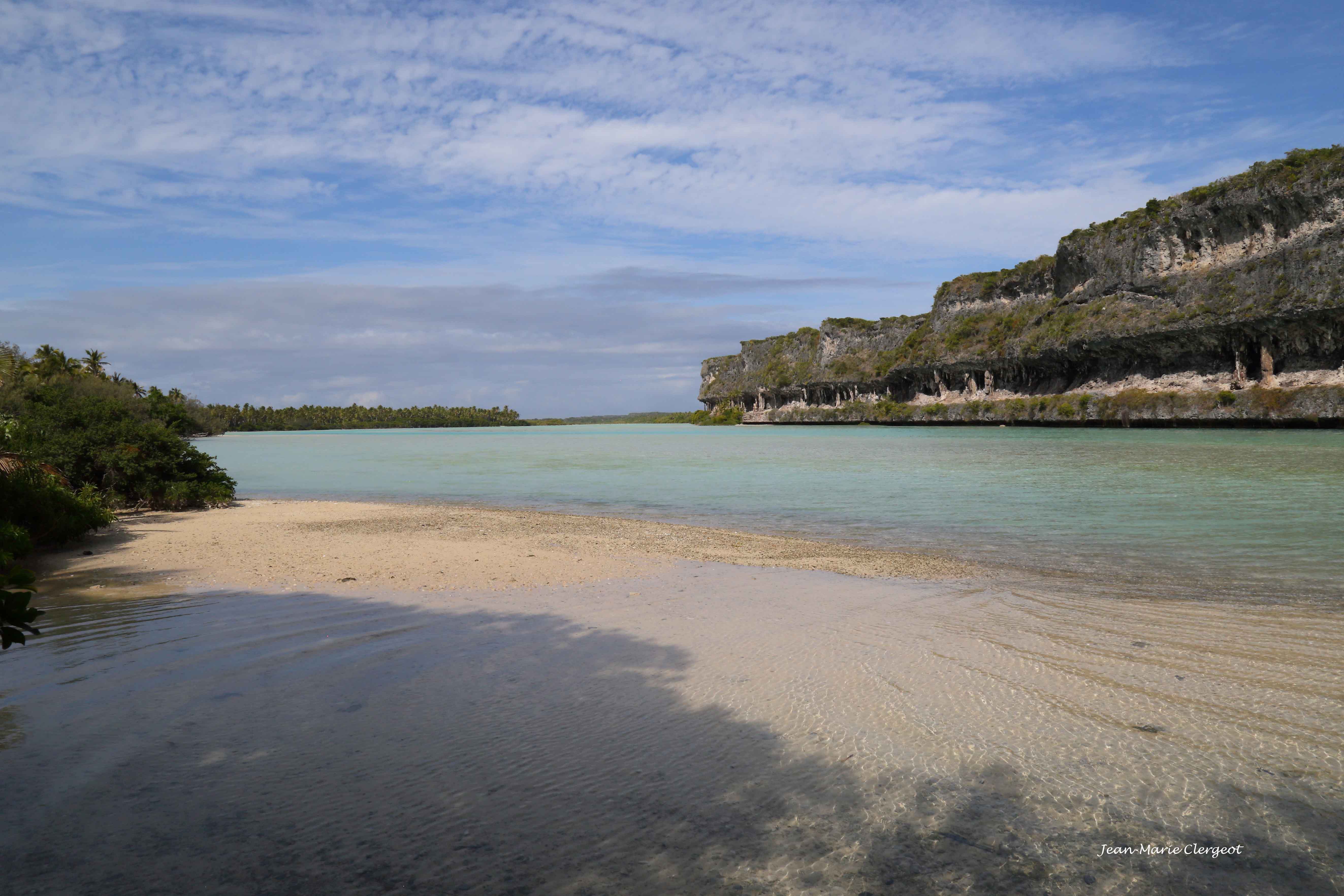 2019 1342 - (Ouvéa) Lékiny - Les falaises et la baie partie nord