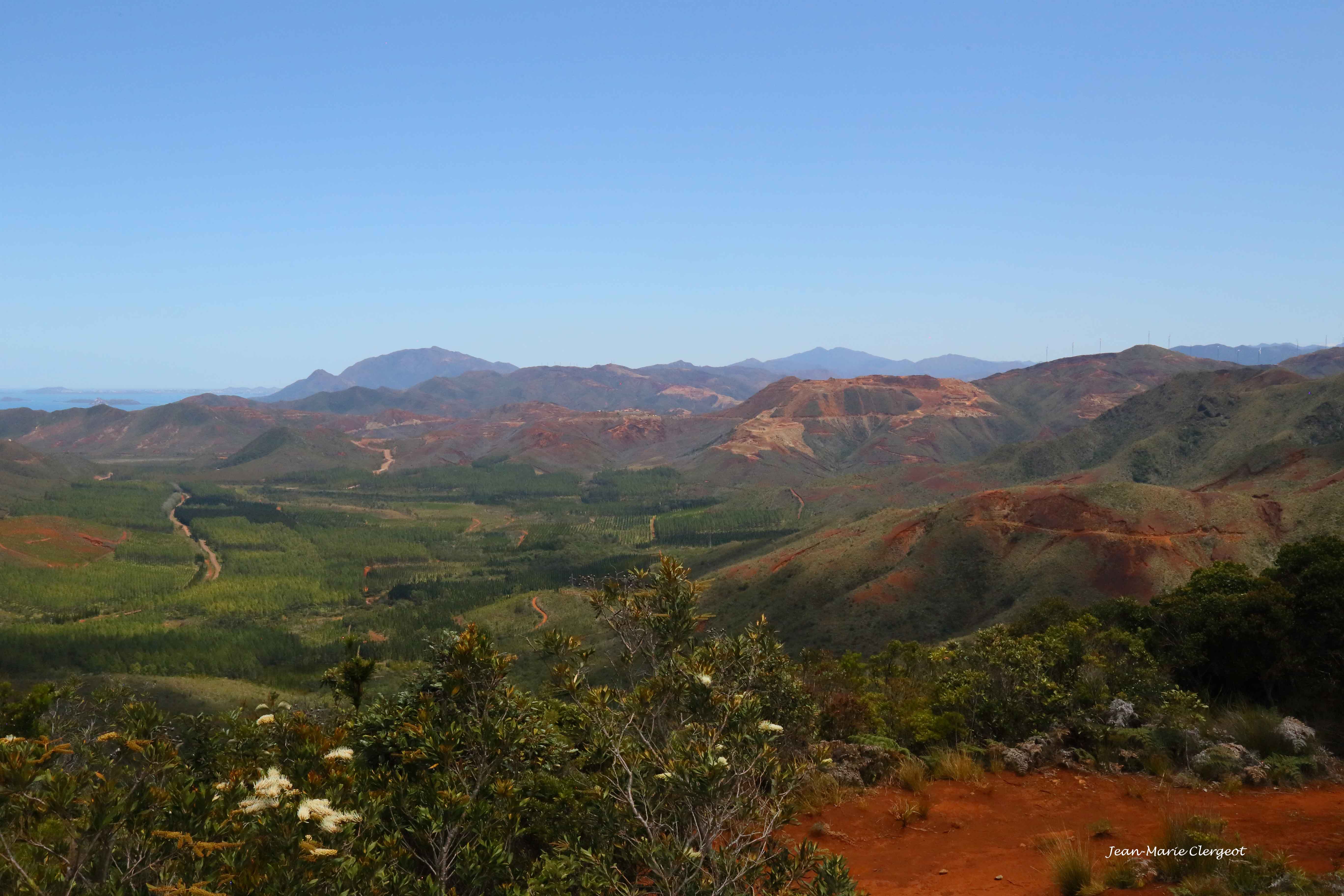 2019 1711 - (Pointe sud) Col de Prony - Vue sur la Plaine de la Rivière Bleue et le Mont Mau