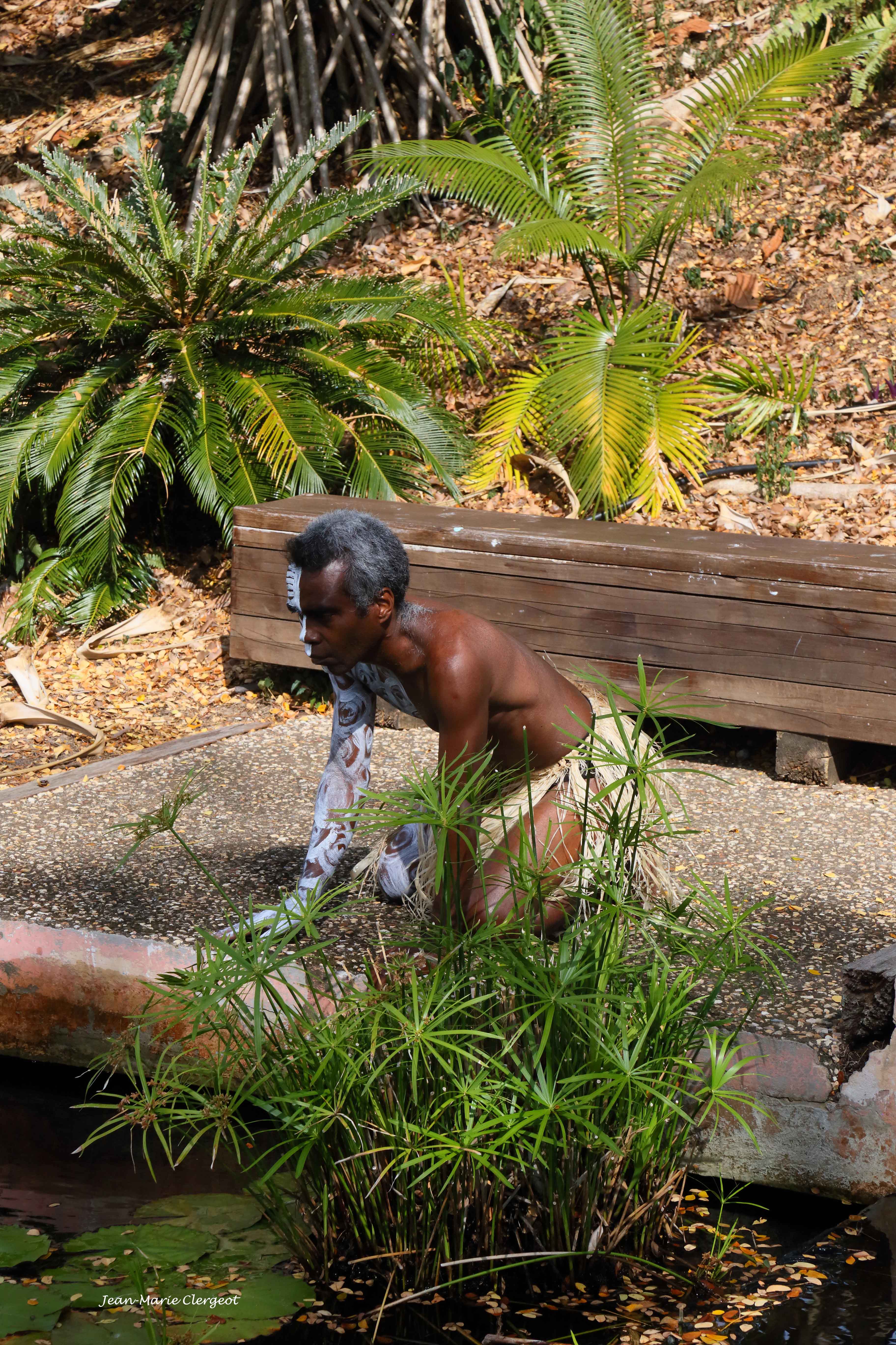 2019 1855 - (Nouméa) Le chemin kanak - L'eau : l'origine et la naissance de Téâ Kanaké, le premier être, mi-homme mi-serpent