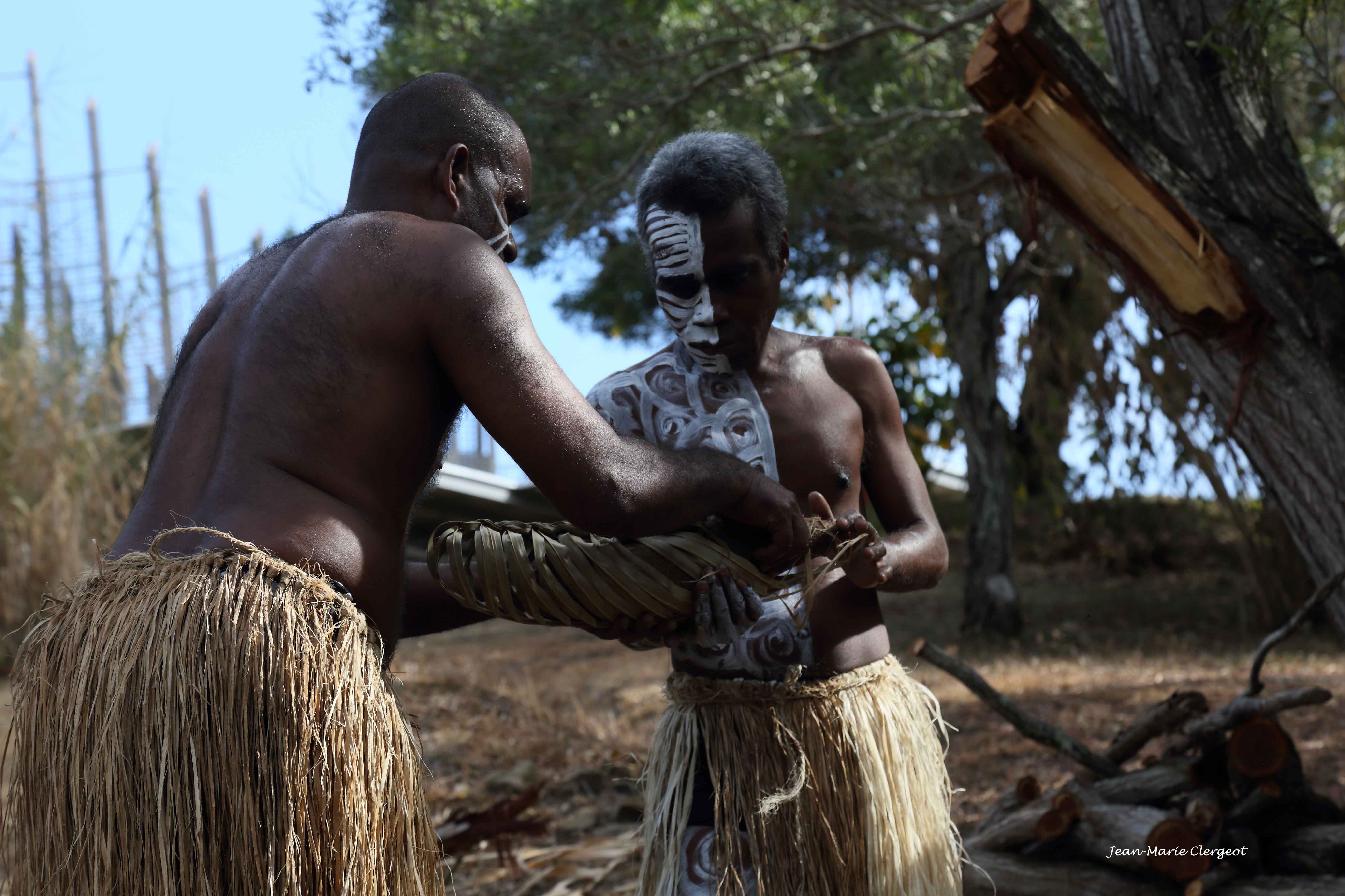 2019 1872 - (Nouméa) Le chemin kanak - La terre : l'igname, l'énergie masculine et le taro d'eau, l'énergie fiminine