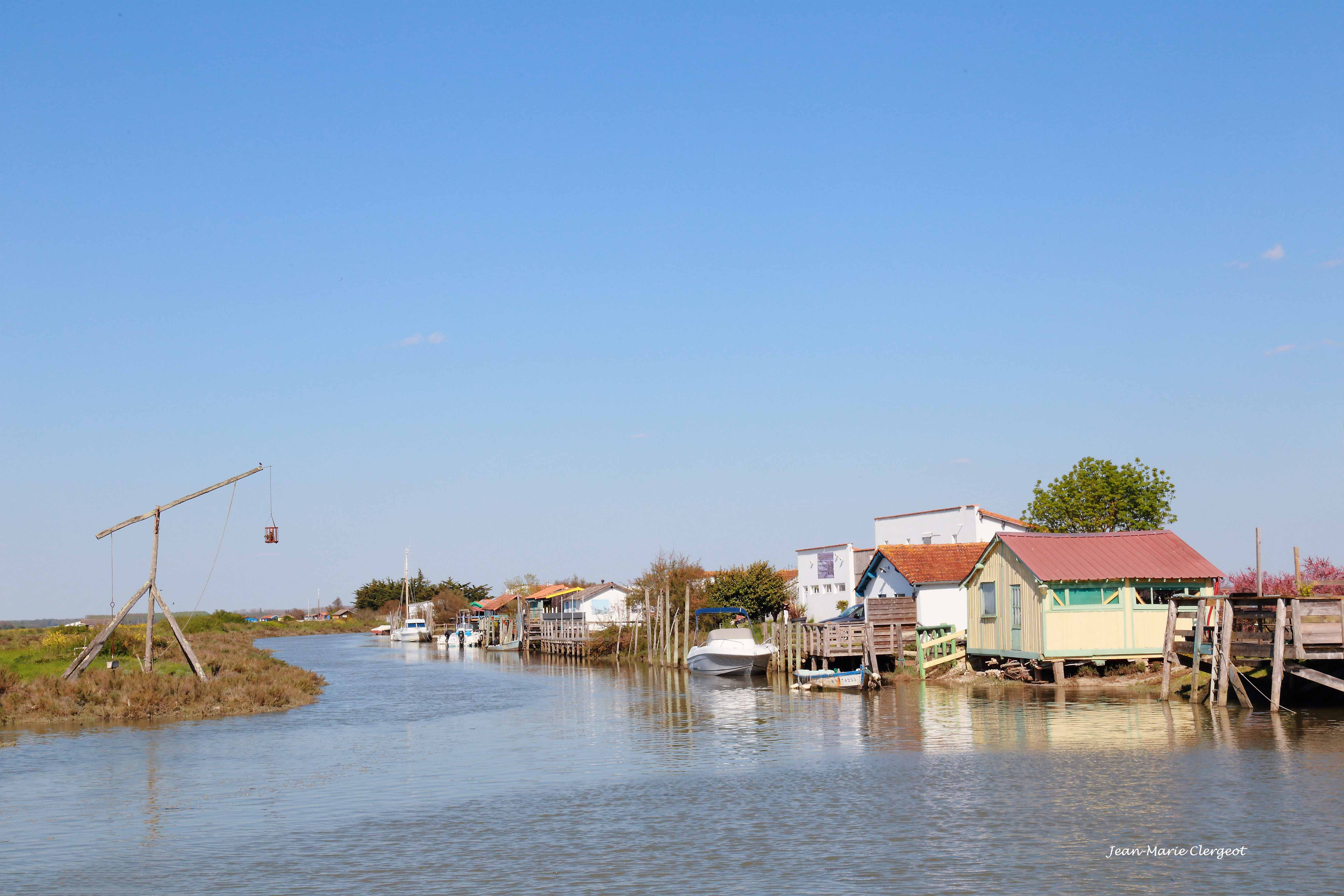 2023 0327 - (Mornac-sur-Seudre) Les cabanes le long du canal