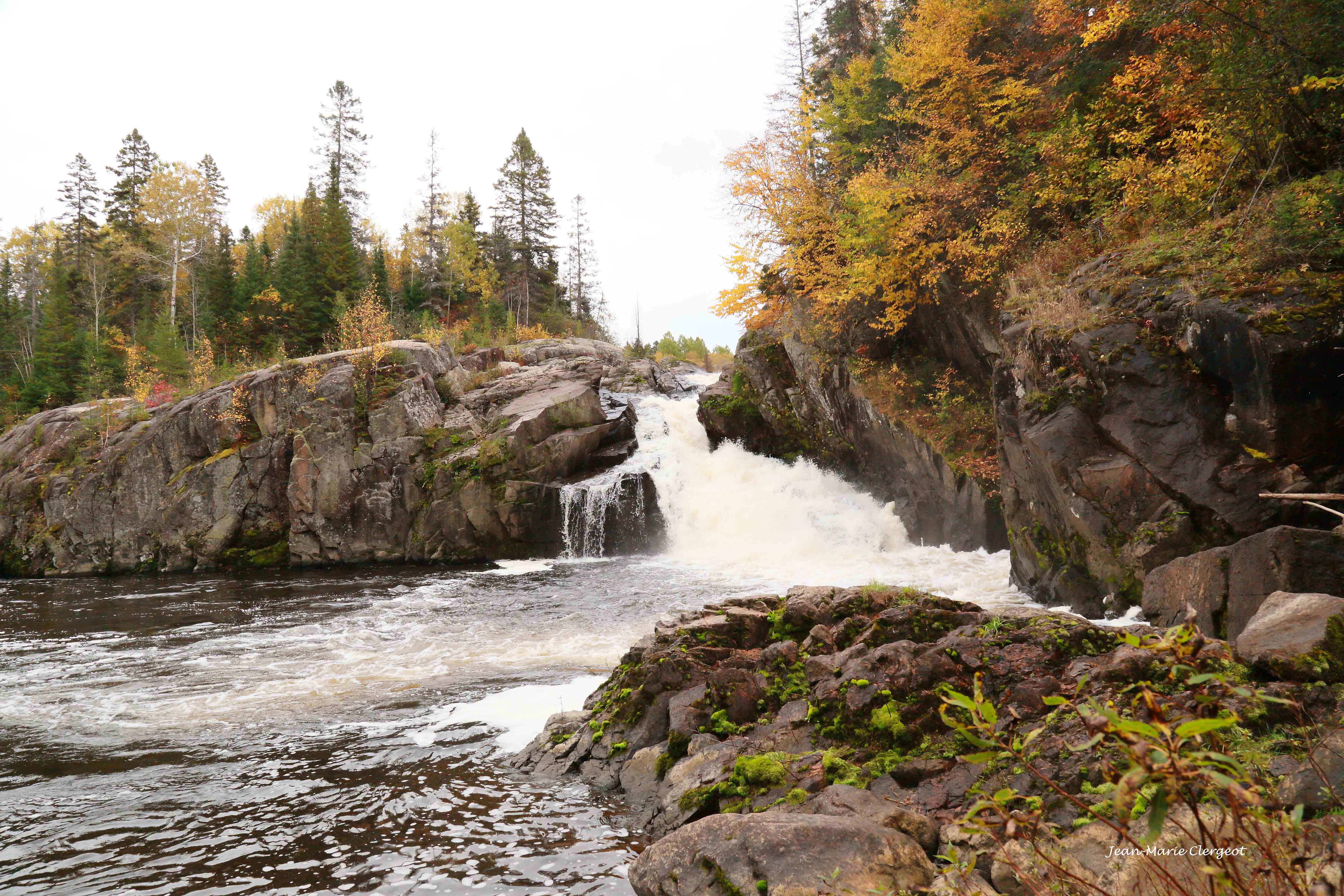 2023 1199 - (Chicoutimi - Parc de la Rivière du Moulin) La Chute de l'Equerre