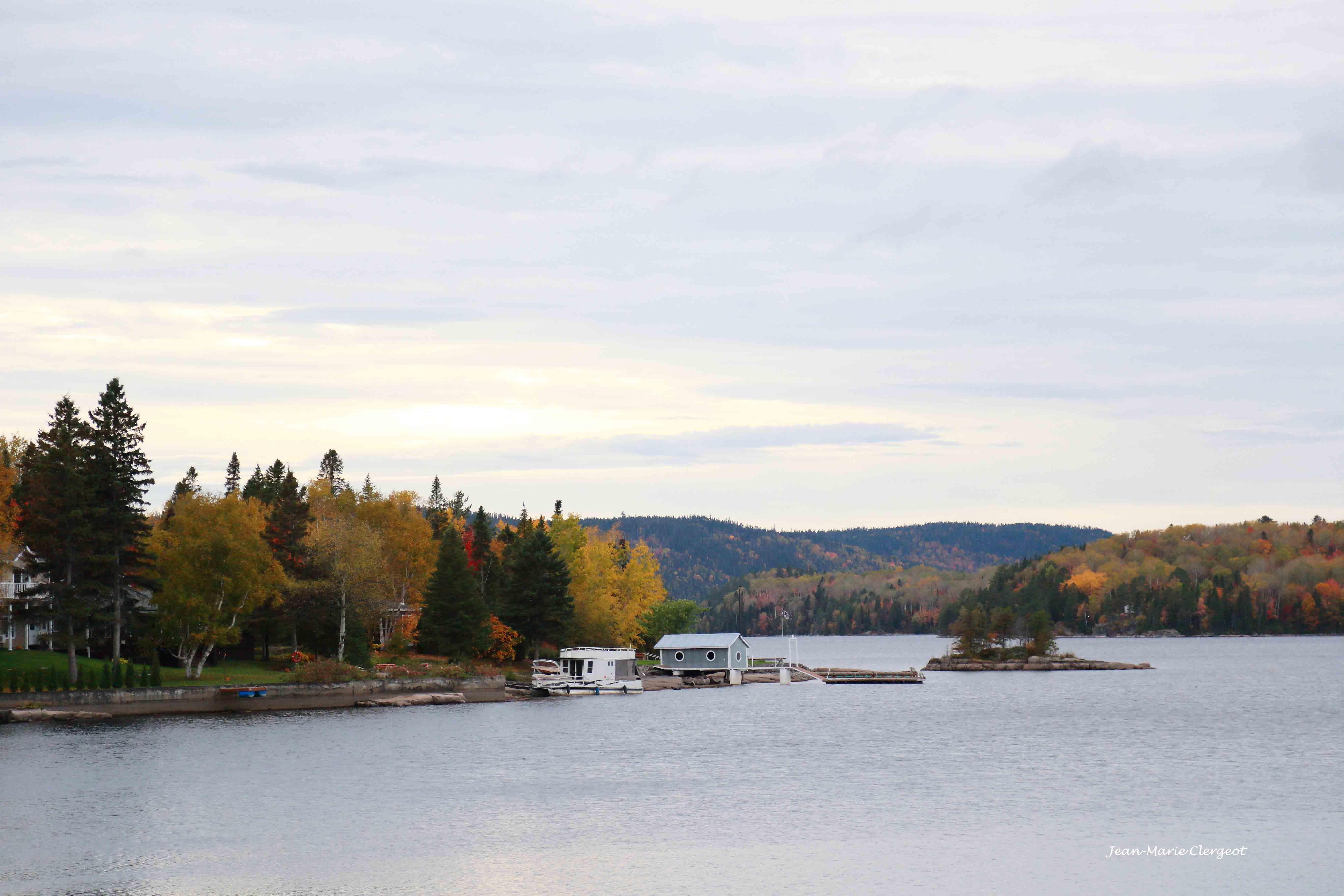 2023 1285 - (Saguenay - Laterrière) Maisons en bord du lac Kenogami haut