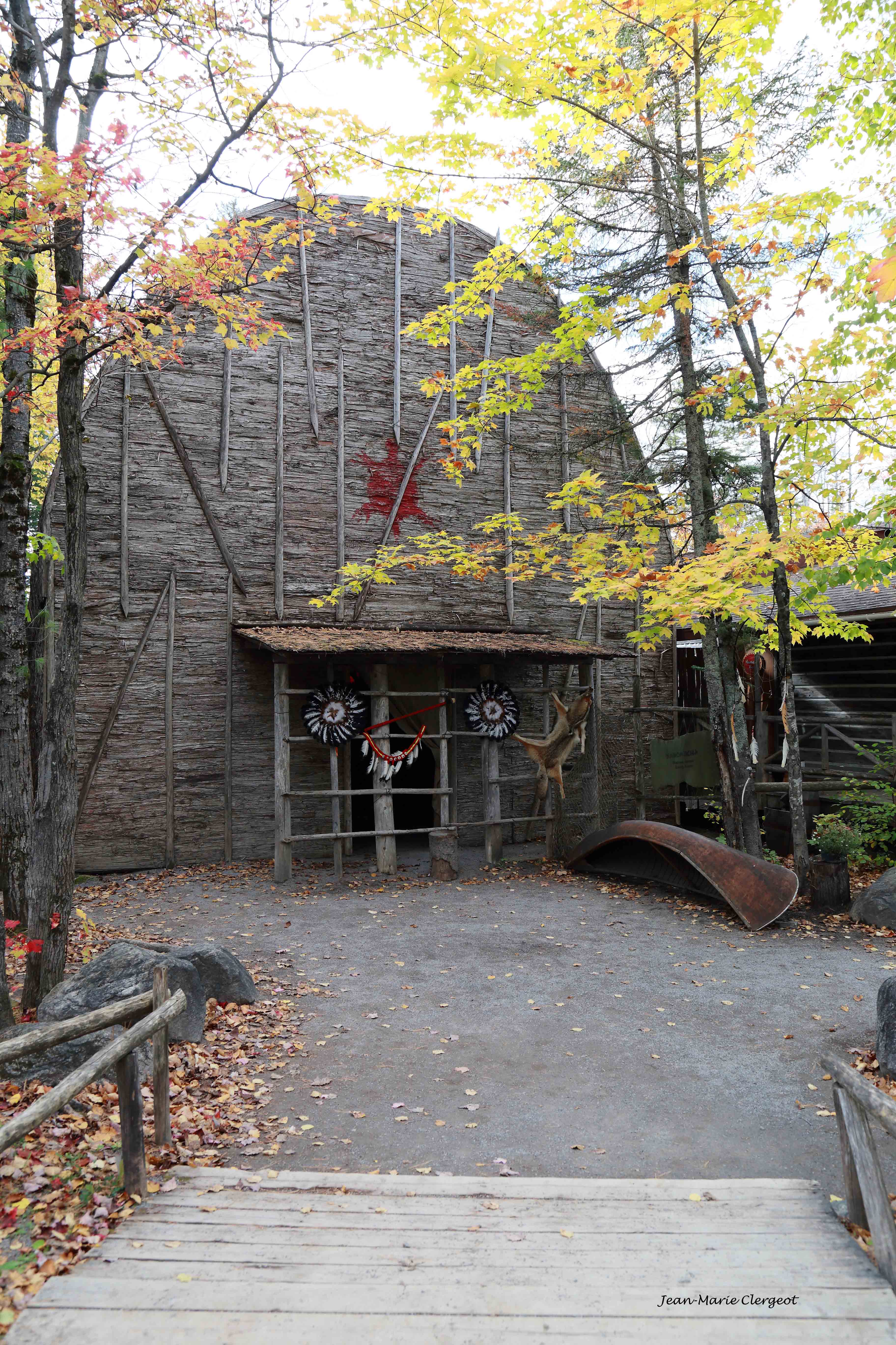 2023 1436 - (Québec - Wendake) Site traditionnel huron - Entrée de la Maison Longue