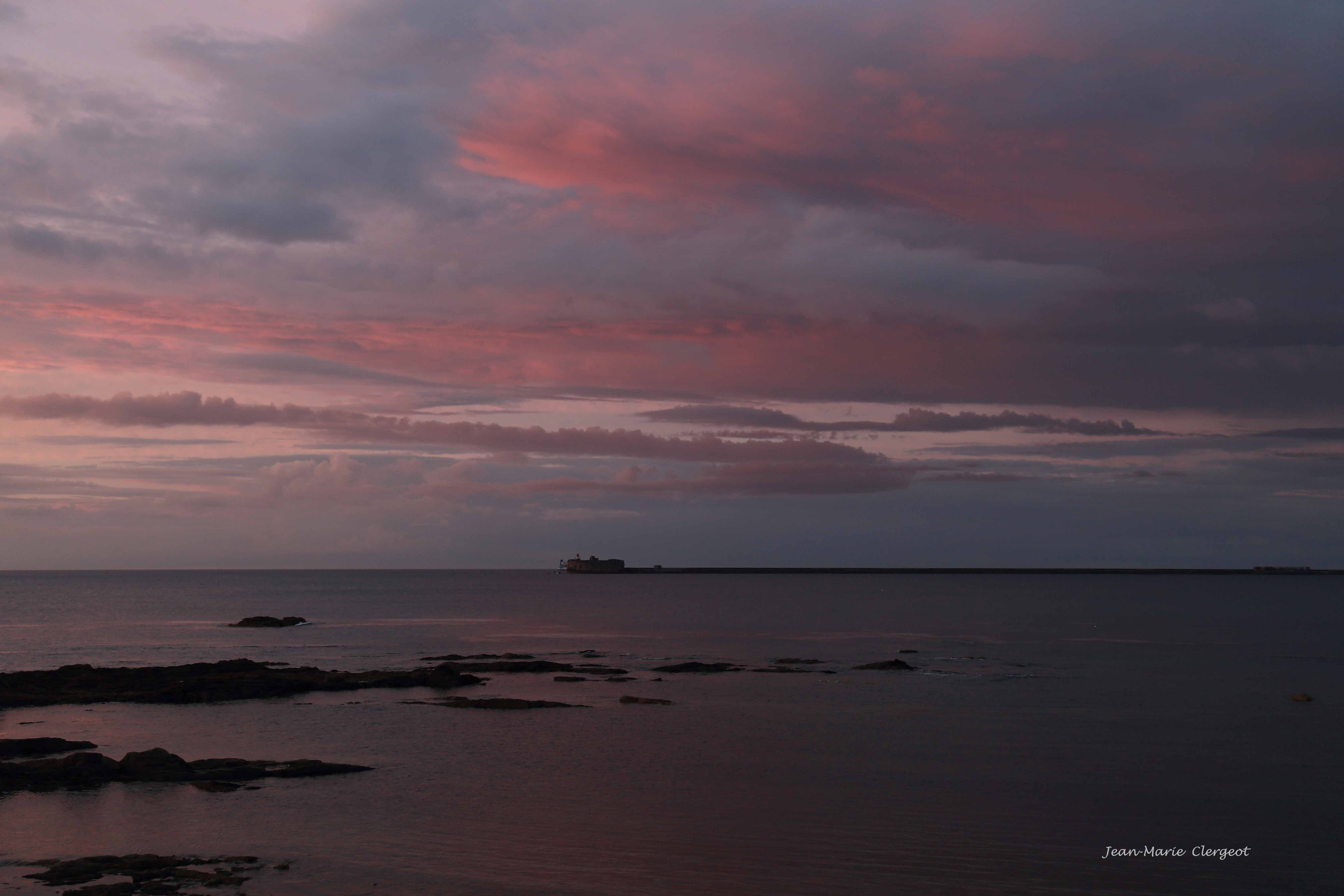 2024 0447 ( Equeurdreville-Hainneville) Coucher de soleil sur la baie de Ste-Anne