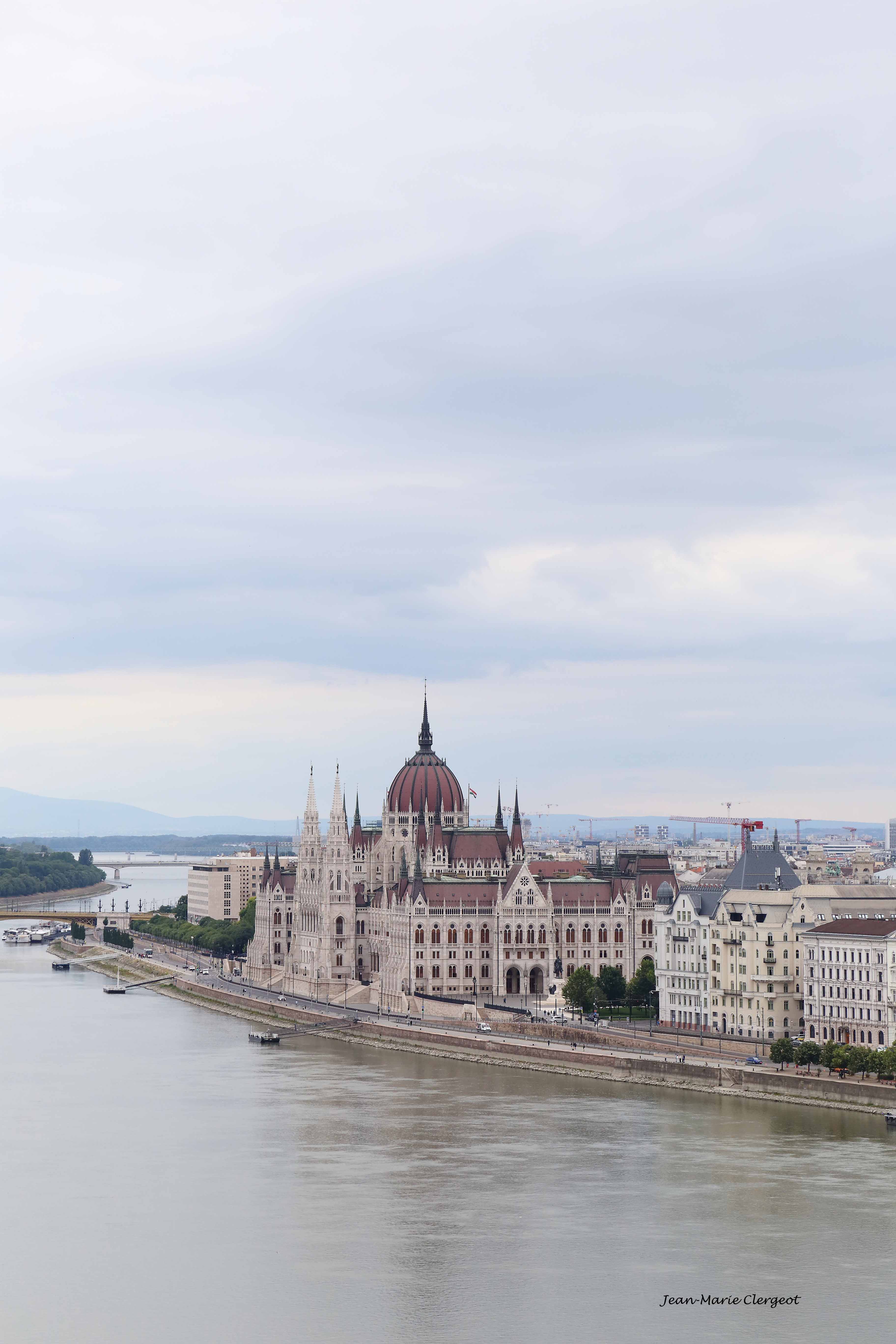 2025 0775 - (Budapest, Hongrie) Le Parlement depuis le Palais de Budavar