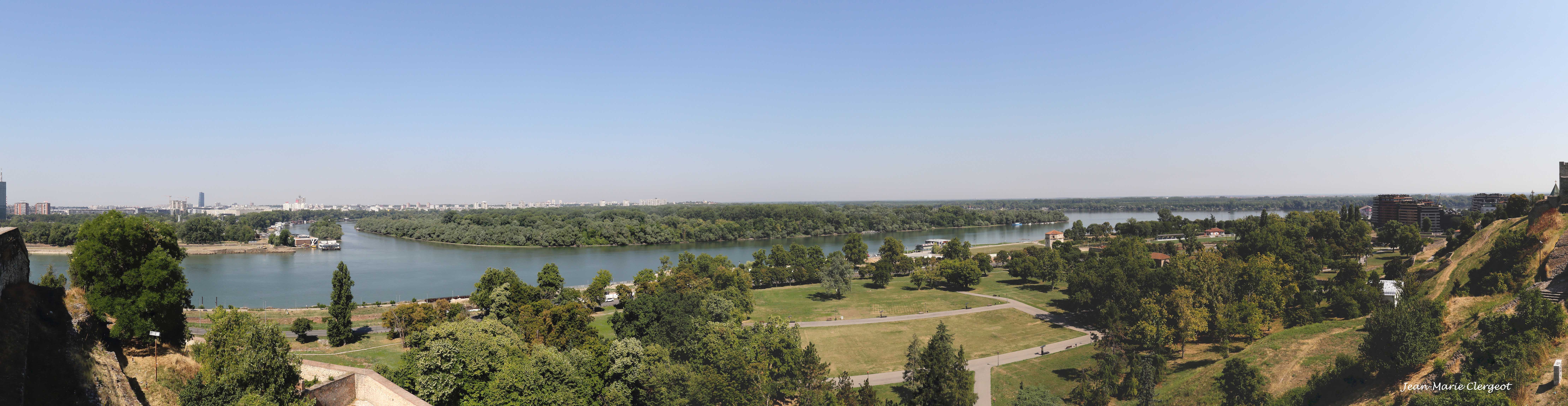 2025 1177 - (Belgrade, Serbie) Depuis le Parc Kalemegdan, vue sur la Save et Belgrade