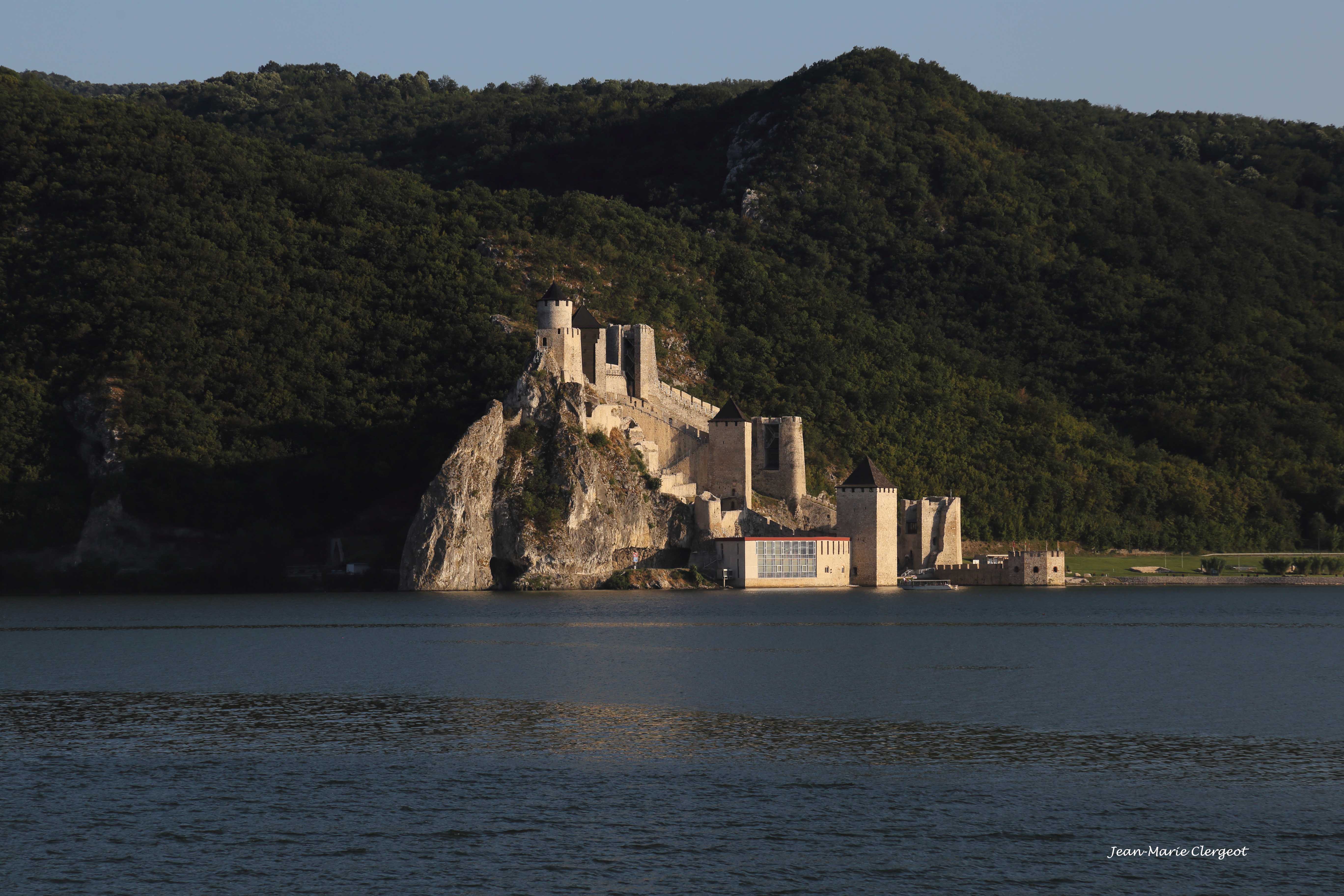 2025 1220 - (Les Portes de Fer) Les ruines de la Forteresse de Golubac (Serbie)