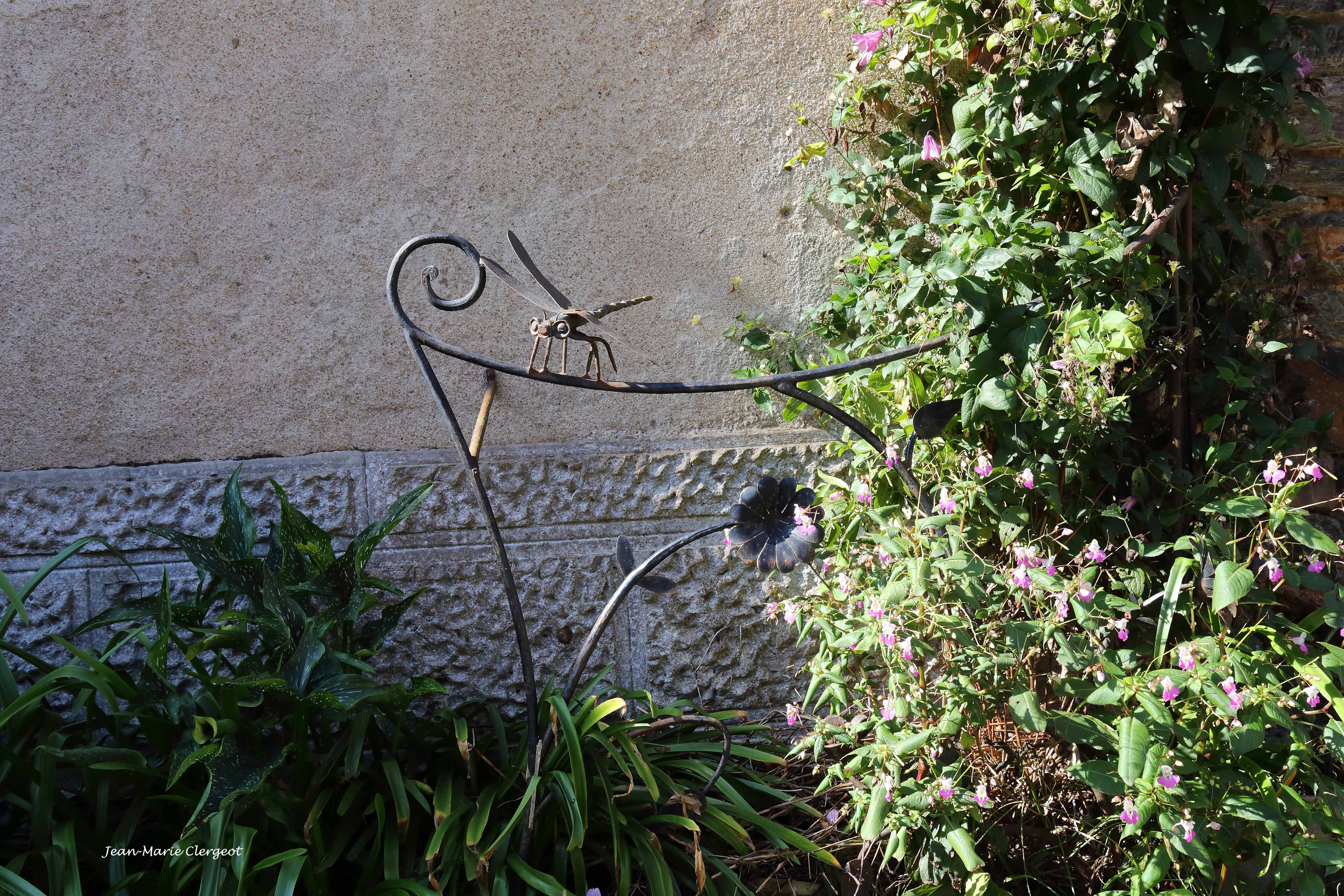 2025 1720 - (La Gacilie) Ferronerie... volante